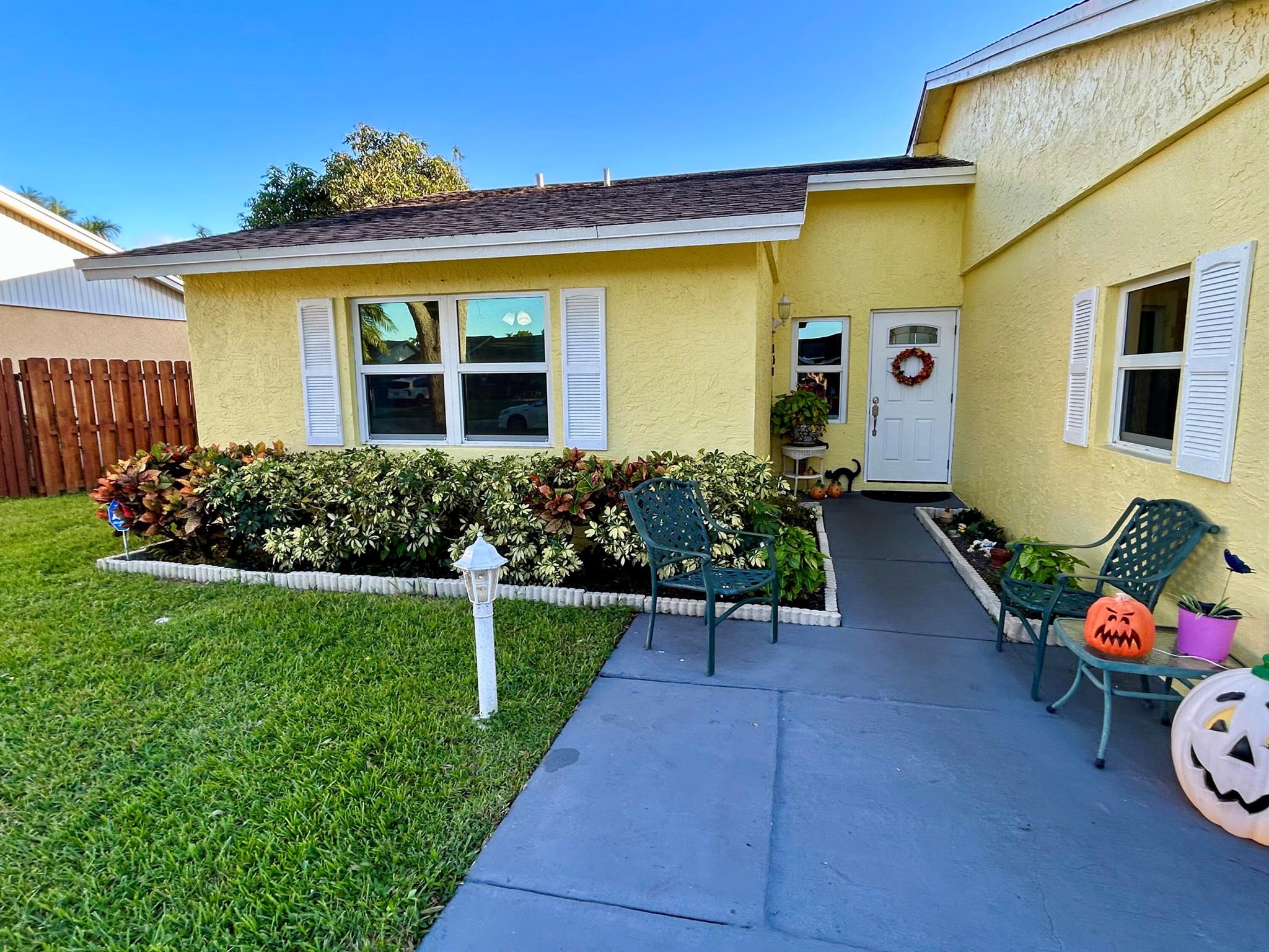 SPANISH ISLES - Residential Lease