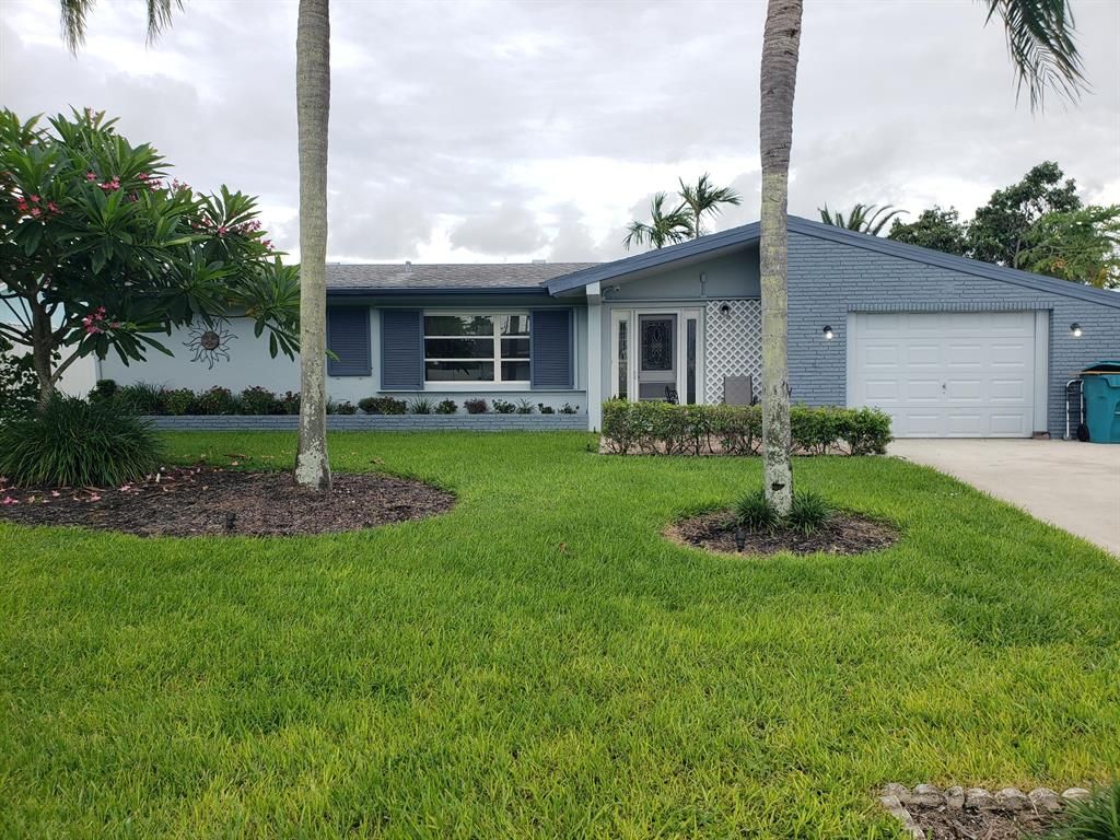 Photo of 1108 SW 24th Avenue, Boynton Beach, FL 33426 (MLS # R10738853)