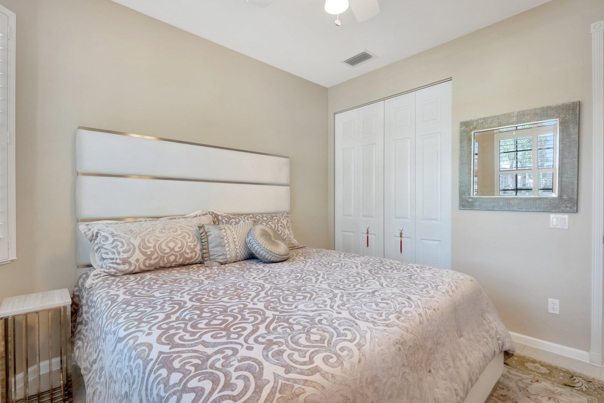 VALENCIA PALMS - Residential