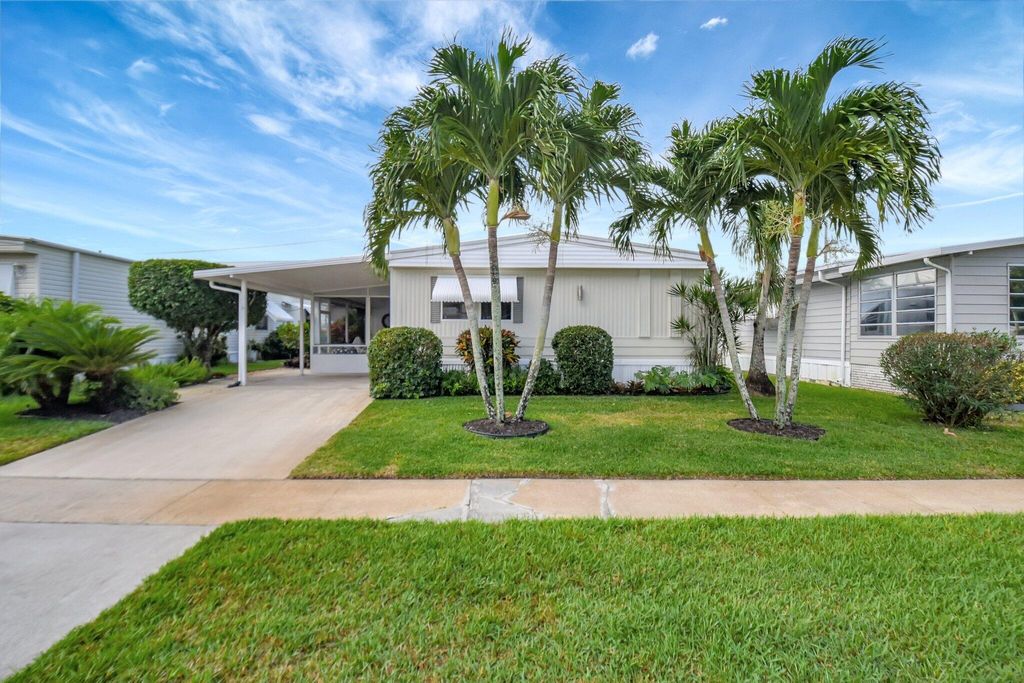 Photo of 4424 Meadow View Drive, Boynton Beach, FL 33436 (MLS # R11079728)