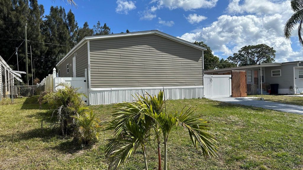 Photo of 8071 SE Skylark Avenue, Hobe Sound, FL 33455 (MLS # R10960713)