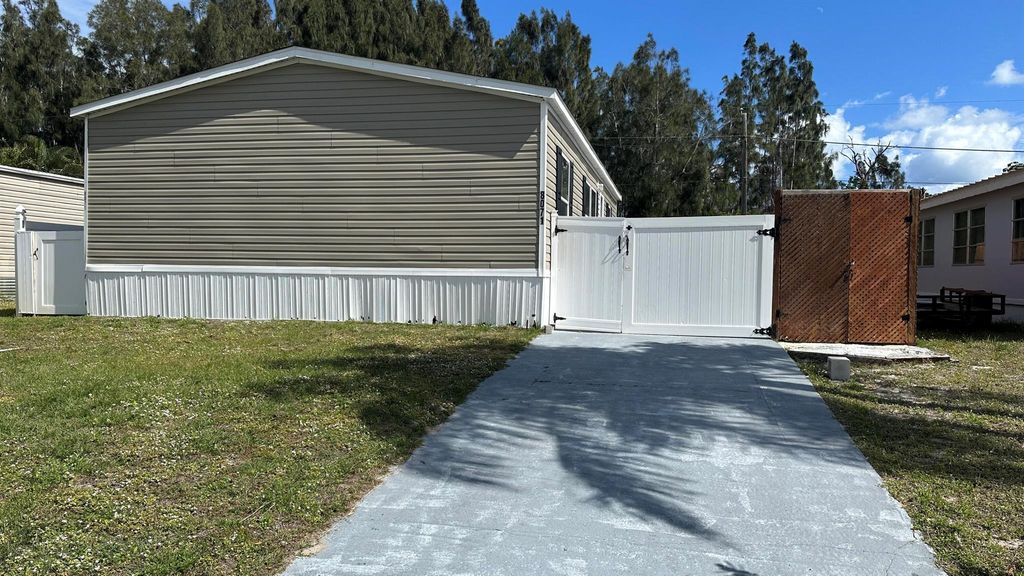 Photo of 8071 SE Skylark Avenue, Hobe Sound, FL 33455 (MLS # R10960713)