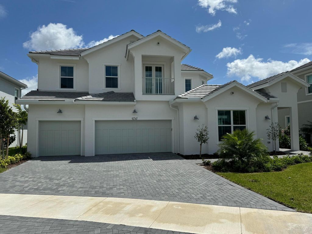 Photo of 9241 Crestview Circle, Palm Beach Gardens, FL 33412 (MLS # R10975718)