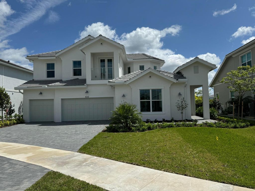 Photo of 9241 Crestview Circle, Palm Beach Gardens, FL 33412 (MLS # R10975718)