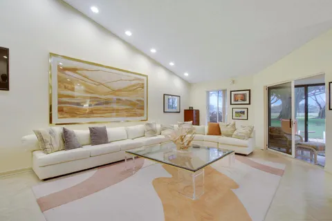 6907 Fountains Circle, Lake Worth, FL MLS: R11084150