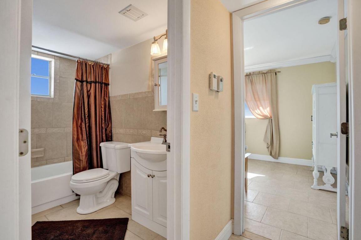 LAKE CLARKE GARDENS CONDO 14 - Residential