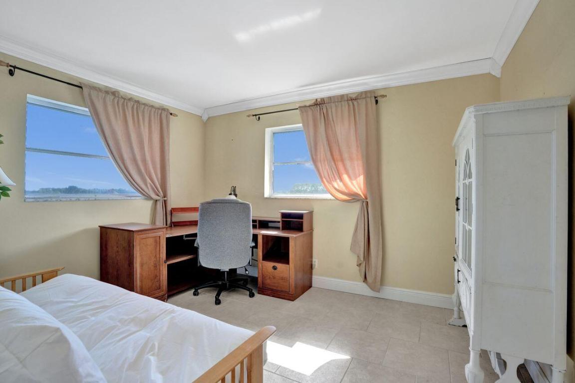 LAKE CLARKE GARDENS CONDO 14 - Residential