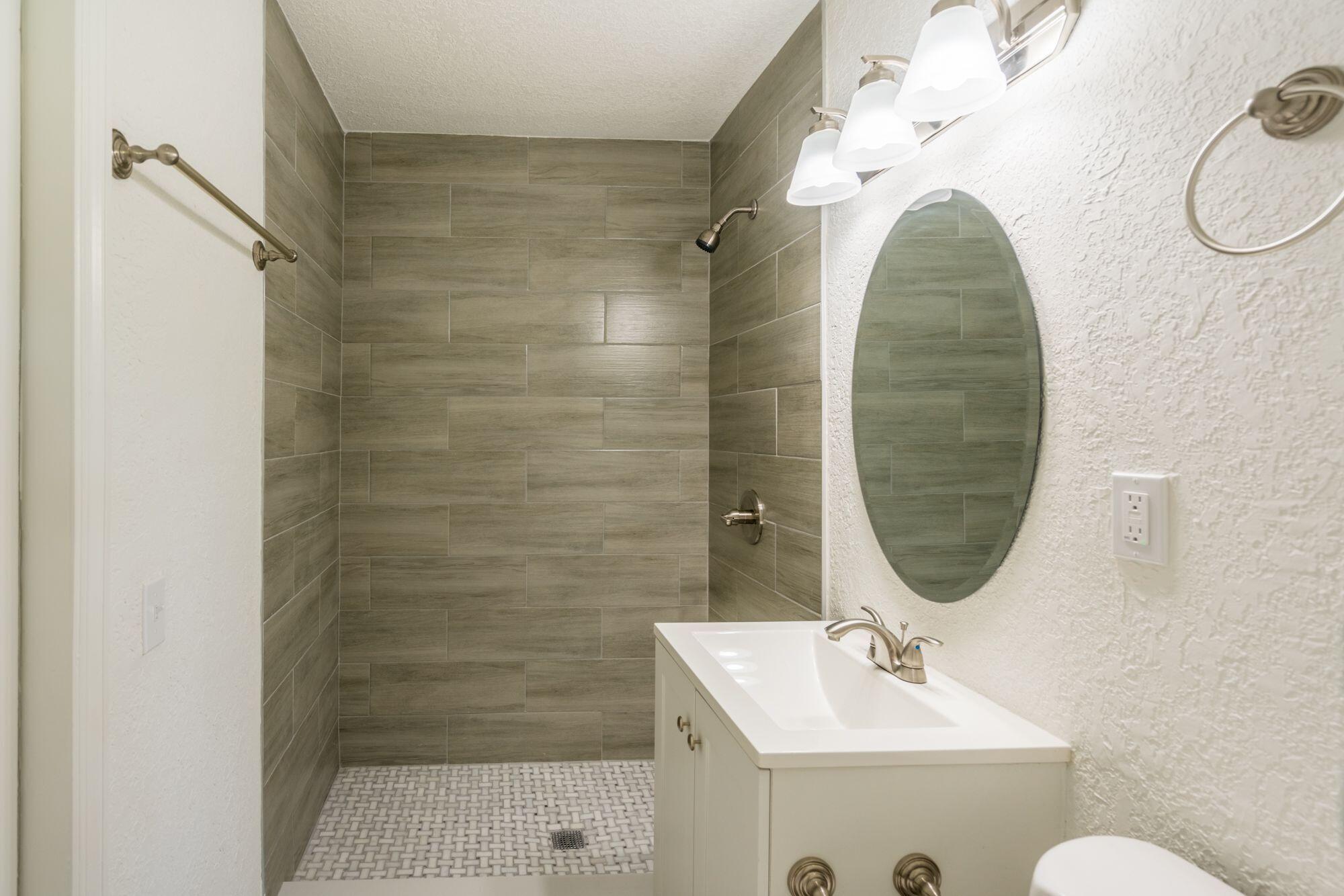 COLLEGE PARK - Residential Lease