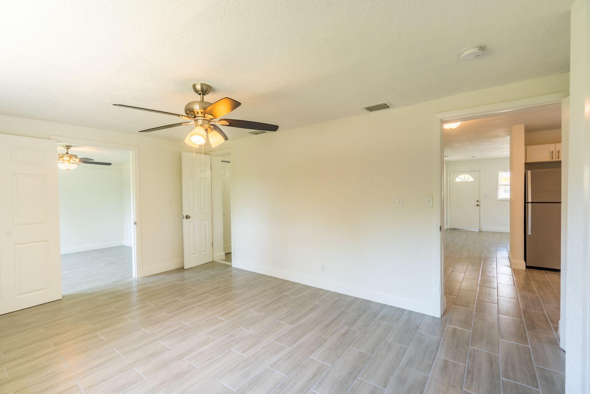 COLLEGE PARK - Residential Lease
