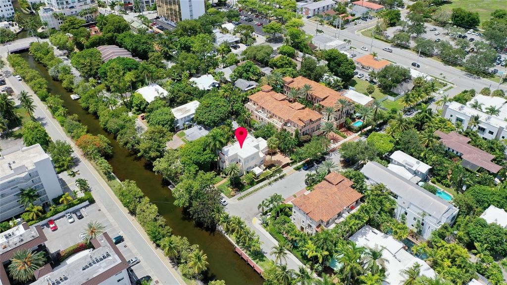 Photo of 921 SE 2nd Street, Fort Lauderdale, FL 33301 (MLS # F10451960)