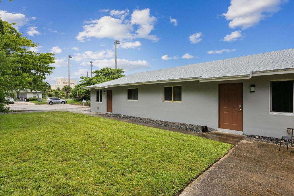 Photo of 2227 NE 3rd Avenue #2, Delray Beach, FL 33444 (MLS # R11013188)