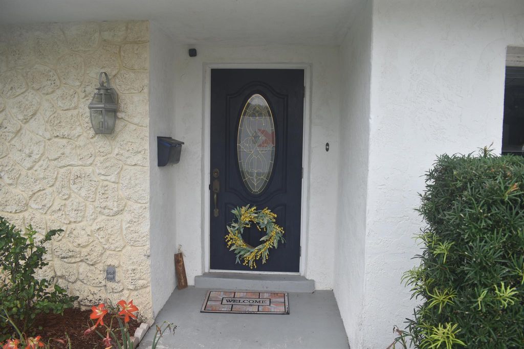 Photo of 1320 SW 25 Way, Boynton Beach, FL 33426 (MLS # R10966796)
