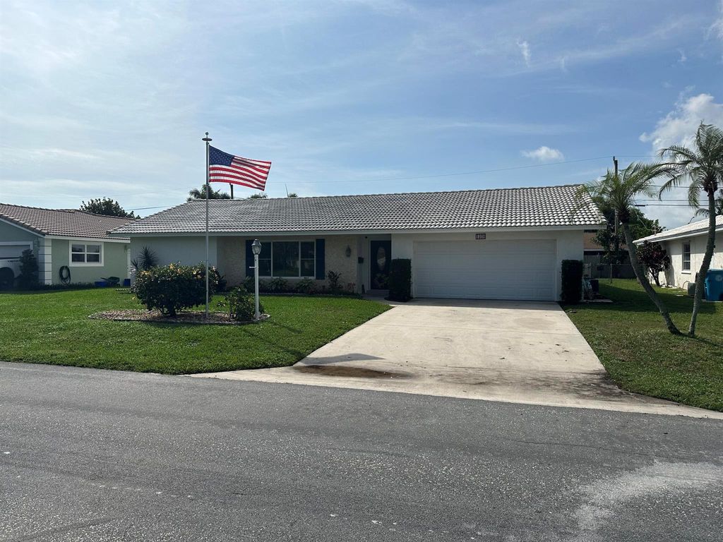 Photo of 1320 SW 25 Way, Boynton Beach, FL 33426 (MLS # R10966796)