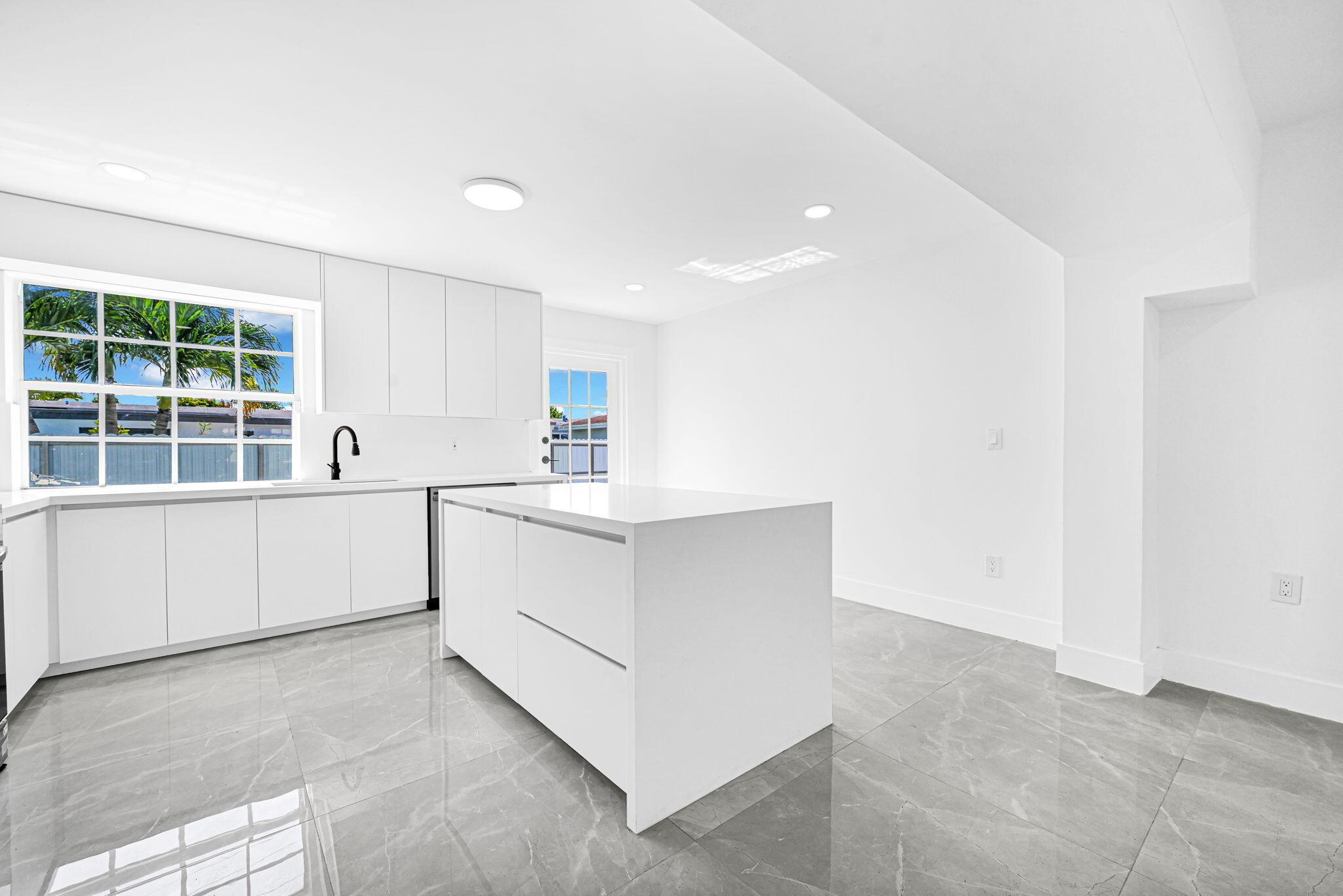 WESTWOOD LAKE 2ND ADDN - Residential Lease