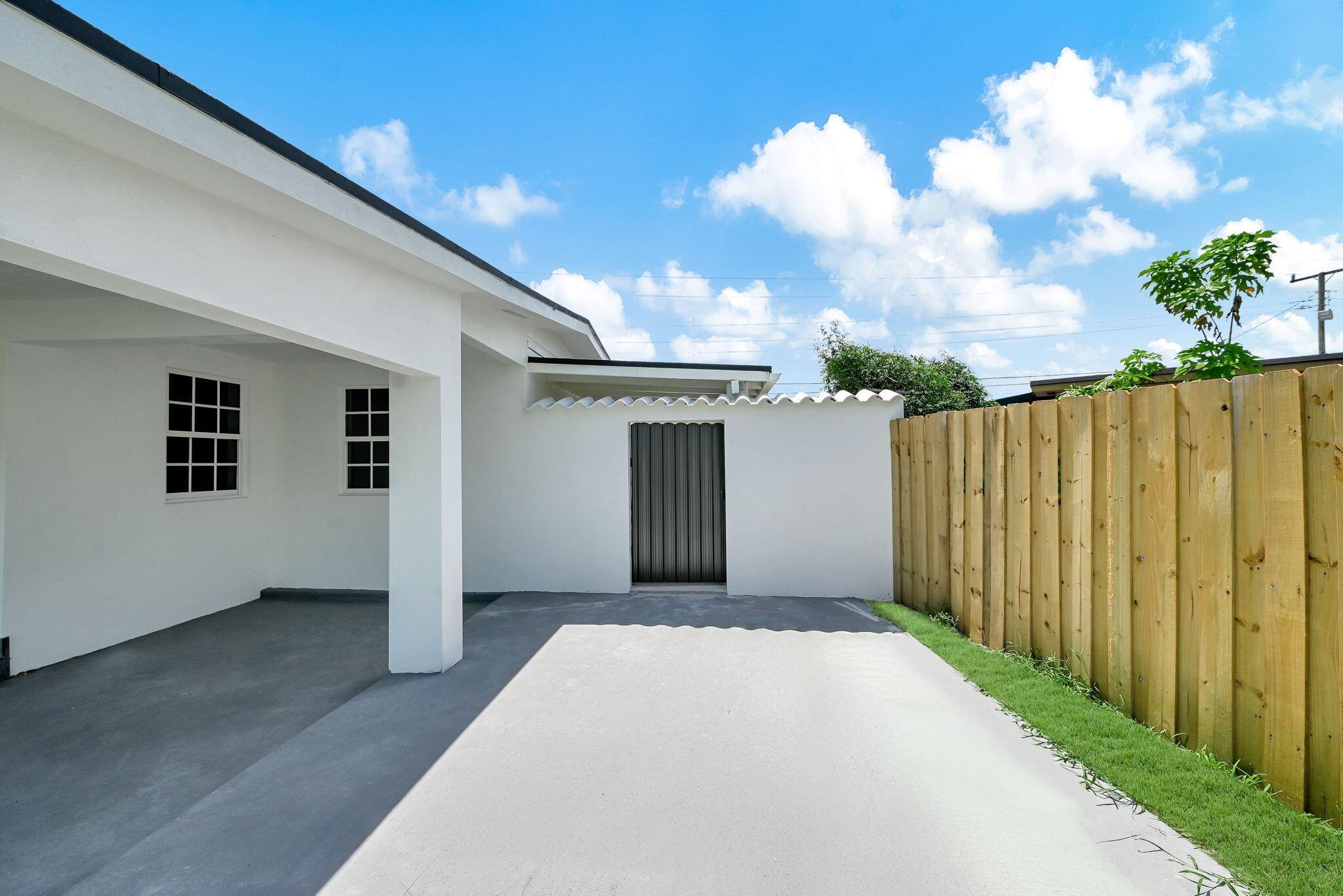 WESTWOOD LAKE 2ND ADDN - Residential Lease