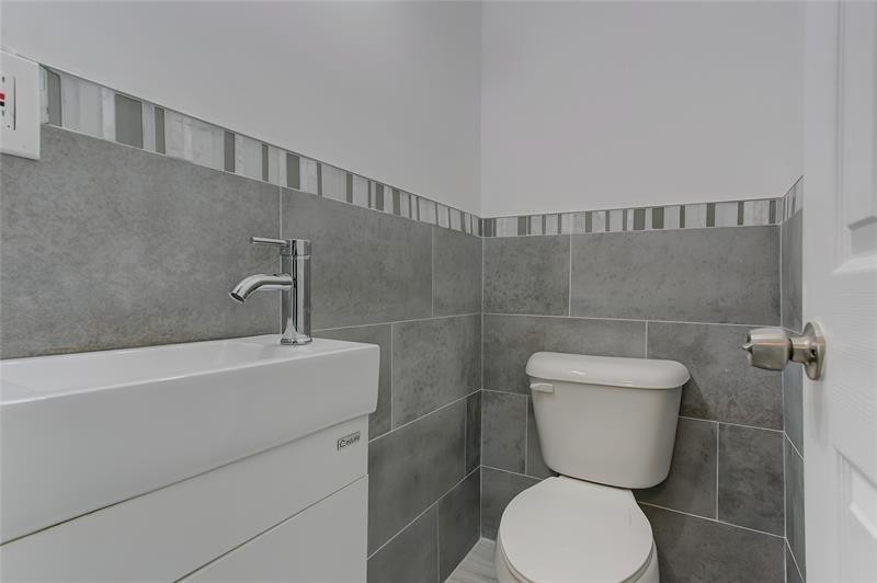 Hollywood 1-21 B - Residential Lease