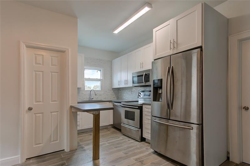 Hollywood 1-21 B - Residential Lease