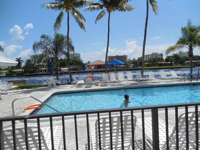 BAY COLONY CLUB - Residential