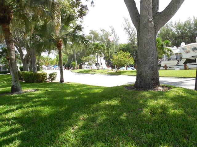 BAY COLONY CLUB - Residential