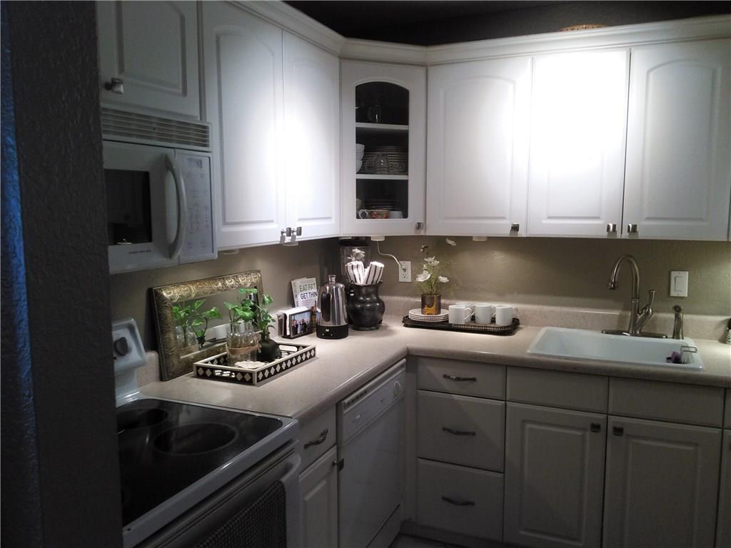 BAY COLONY CLUB - Residential