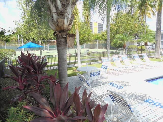 BAY COLONY CLUB - Residential