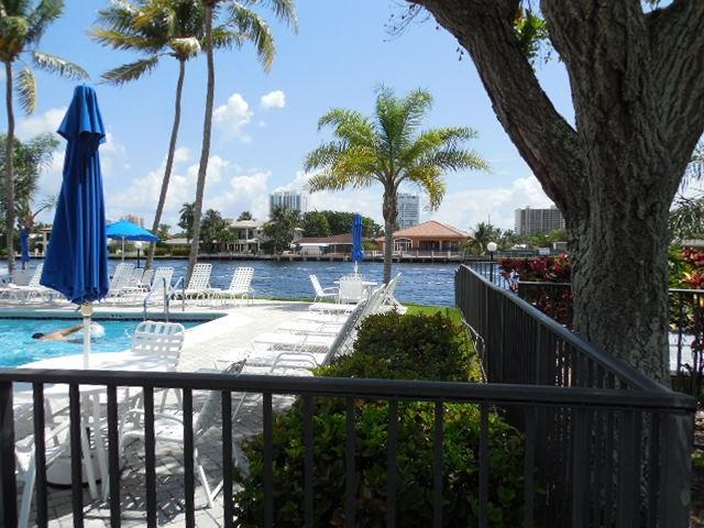 BAY COLONY CLUB - Residential