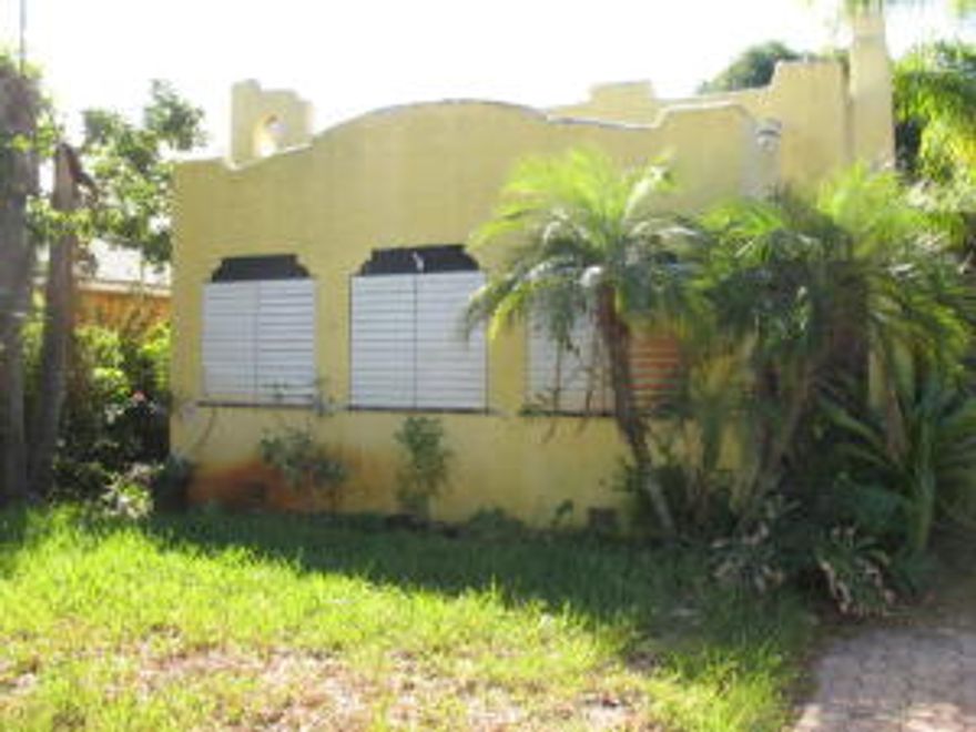 Pool, fireplace. sold as-is. Cash buyer must have proof of funds to close with offer, 10% deposit.