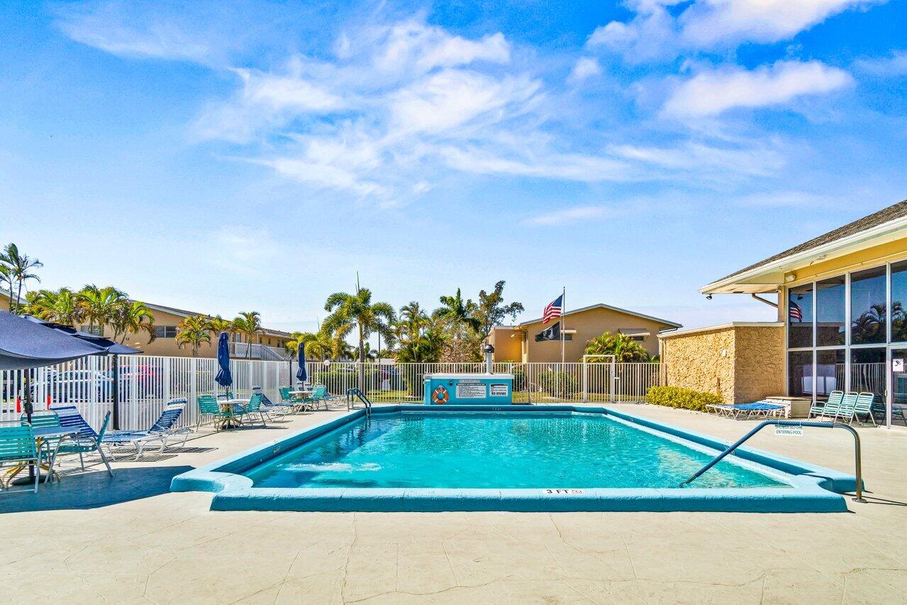 VILLAGE ROYALE CONDO 2 - Residential