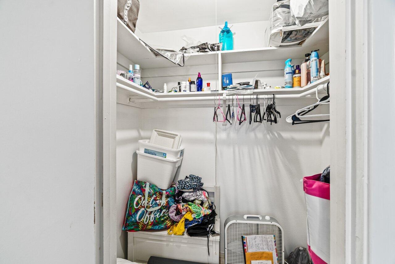 VILLAGE ROYALE CONDO 2 - Residential