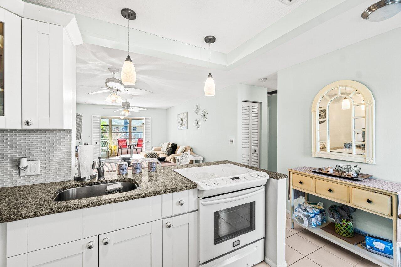 VILLAGE ROYALE CONDO 2 - Residential