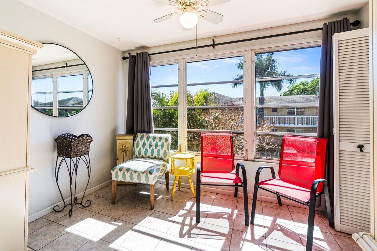 VILLAGE ROYALE CONDO 2 - Residential