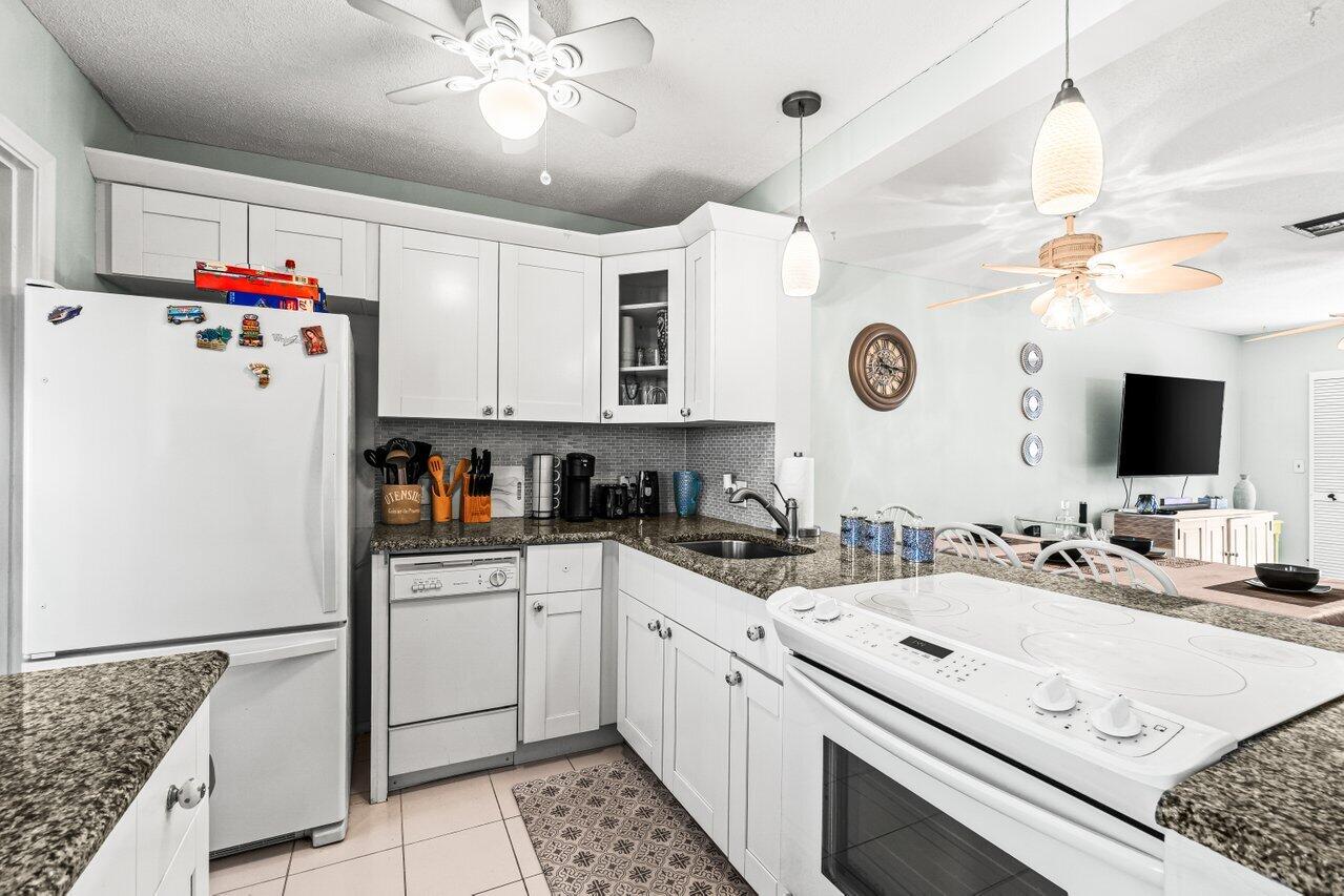 VILLAGE ROYALE CONDO 2 - Residential