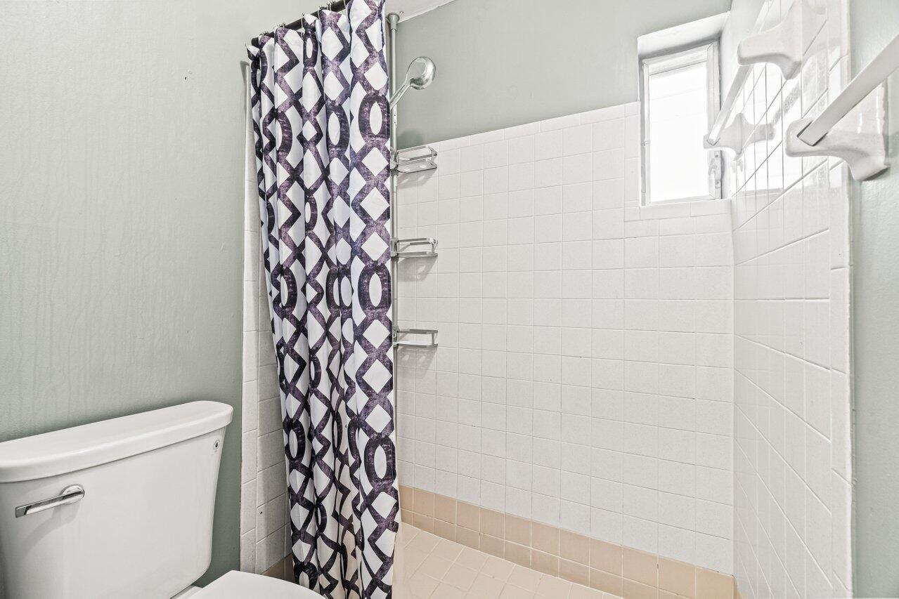 VILLAGE ROYALE CONDO 2 - Residential