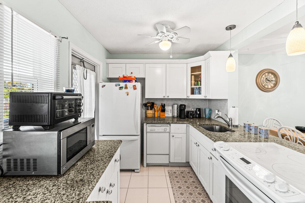 2121 NE 1st Court 202