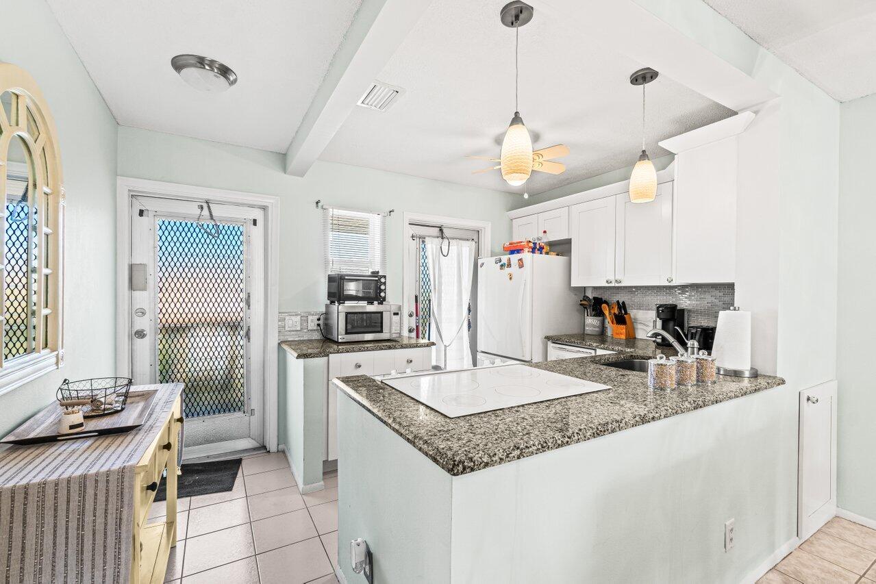 VILLAGE ROYALE CONDO 2 - Residential