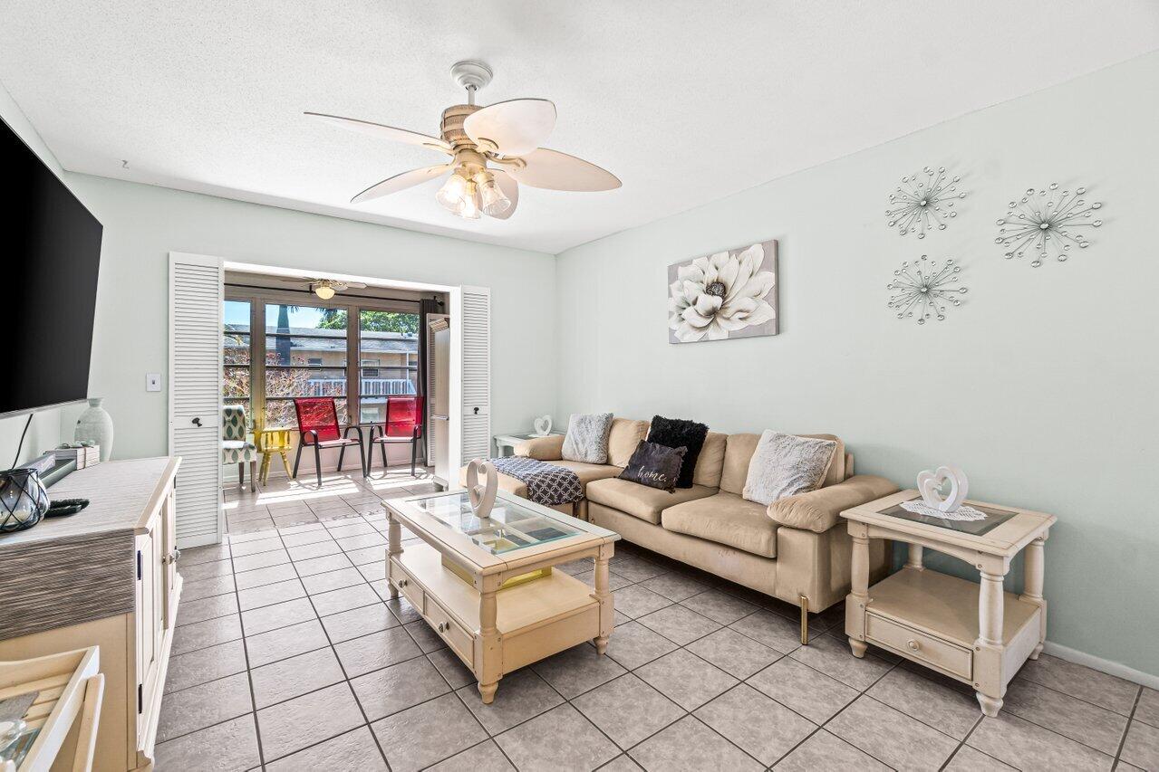 VILLAGE ROYALE CONDO 2 - Residential