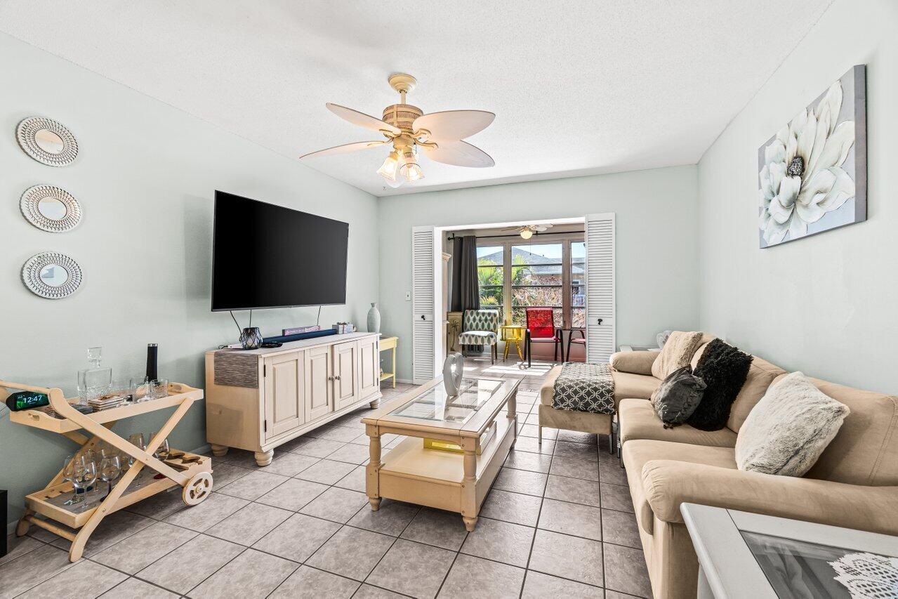 VILLAGE ROYALE CONDO 2 - Residential