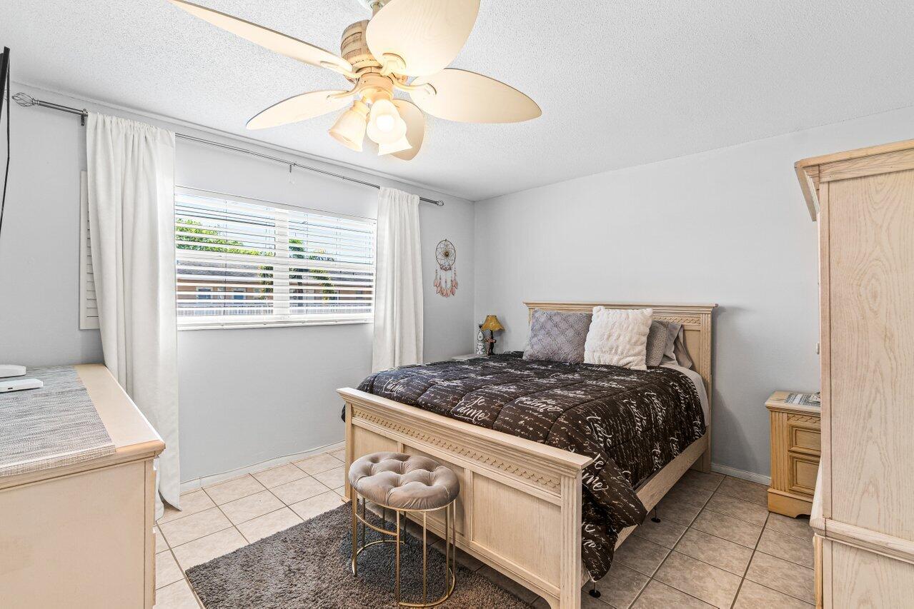 VILLAGE ROYALE CONDO 2 - Residential