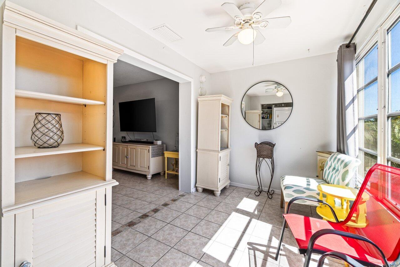 VILLAGE ROYALE CONDO 2 - Residential