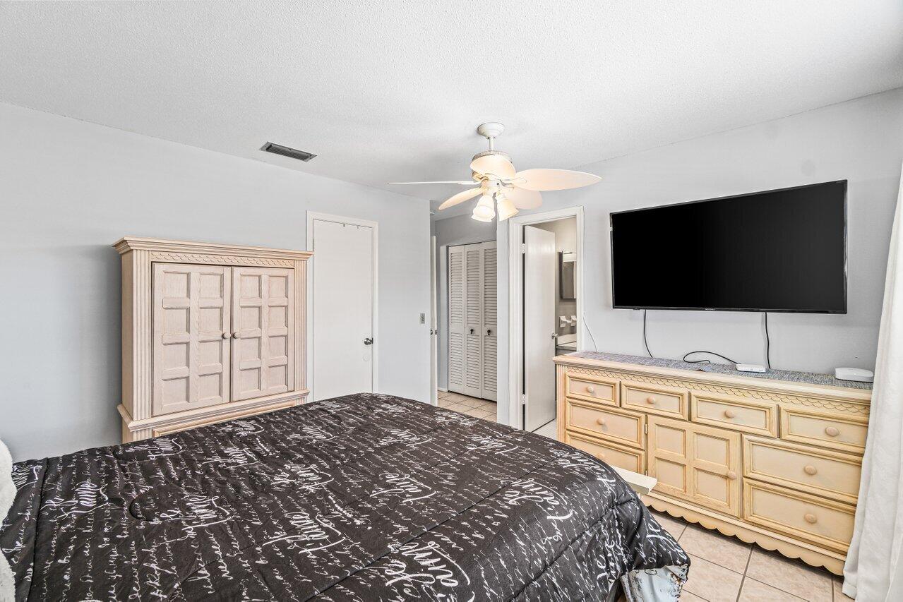 VILLAGE ROYALE CONDO 2 - Residential