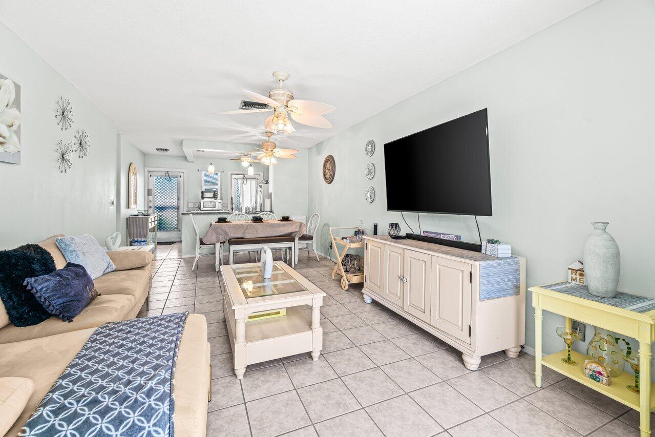 VILLAGE ROYALE CONDO 2 - Residential