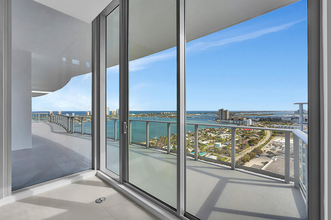 NAUTILUS 220 CONDO - Residential