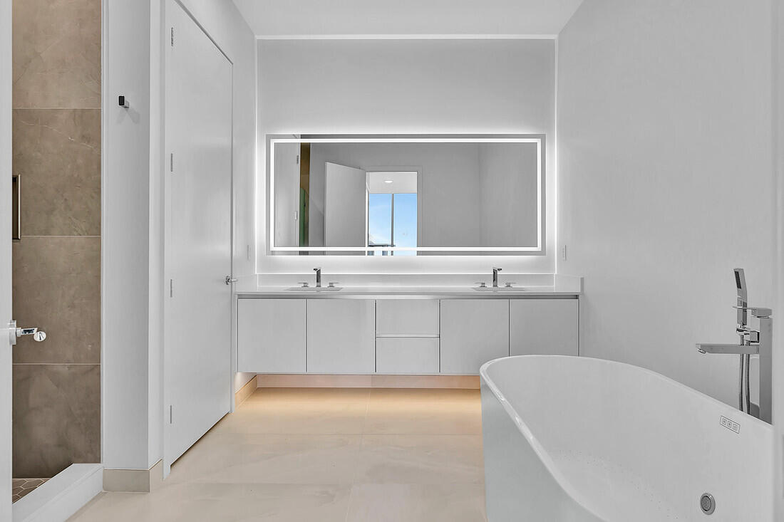 NAUTILUS 220 CONDO - Residential