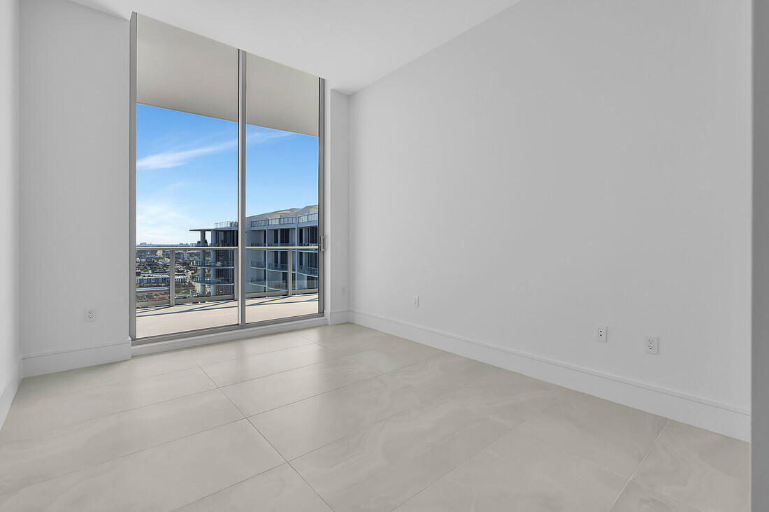 NAUTILUS 220 CONDO - Residential