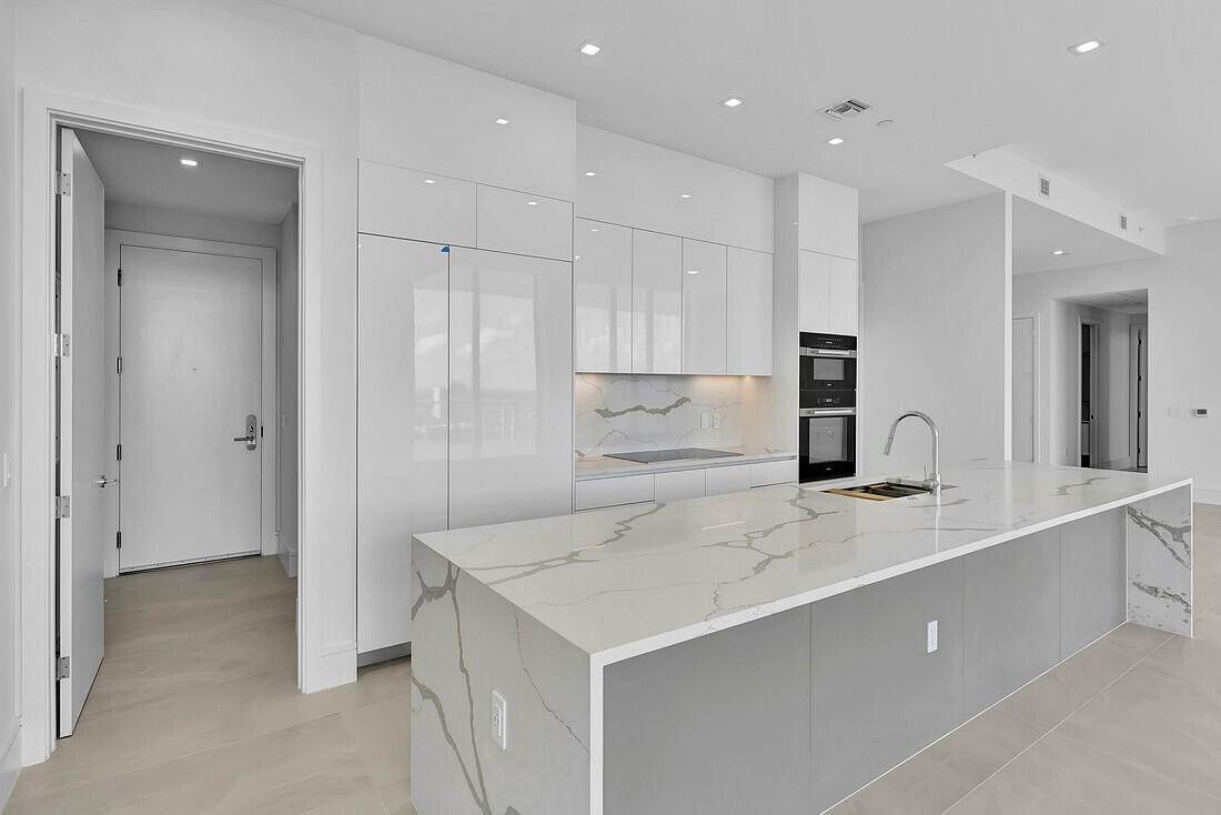 NAUTILUS 220 CONDO - Residential