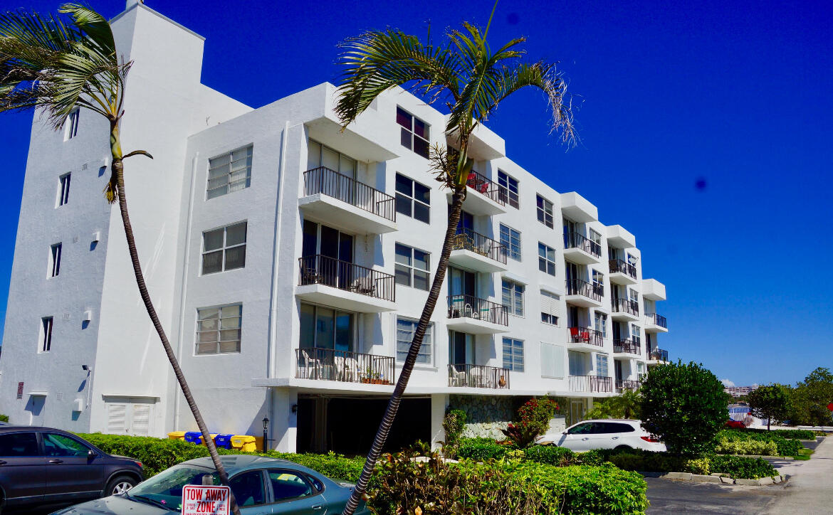 301 Croton Avenue 305