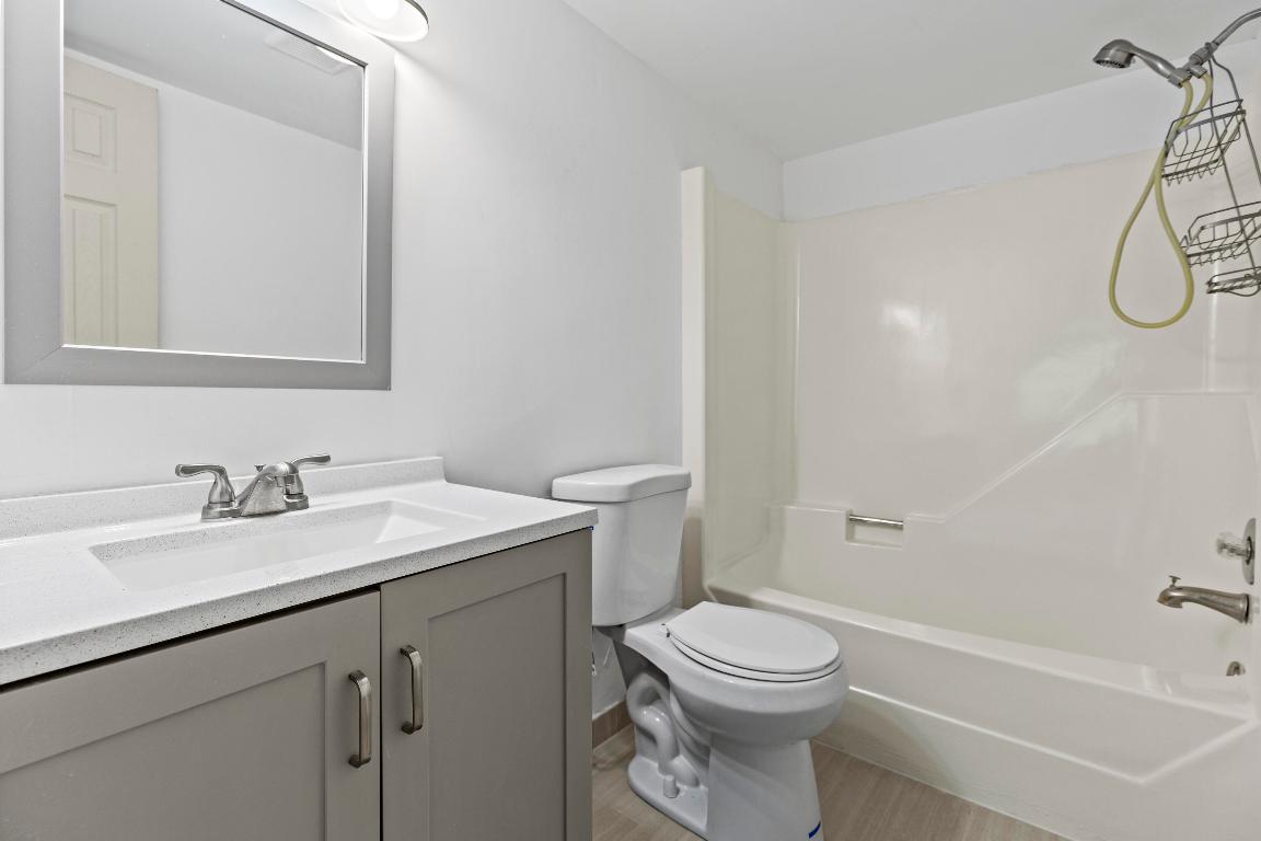 GOLDEN LAKES VILLAGE COND 1 THRU 13-A - Residential Lease