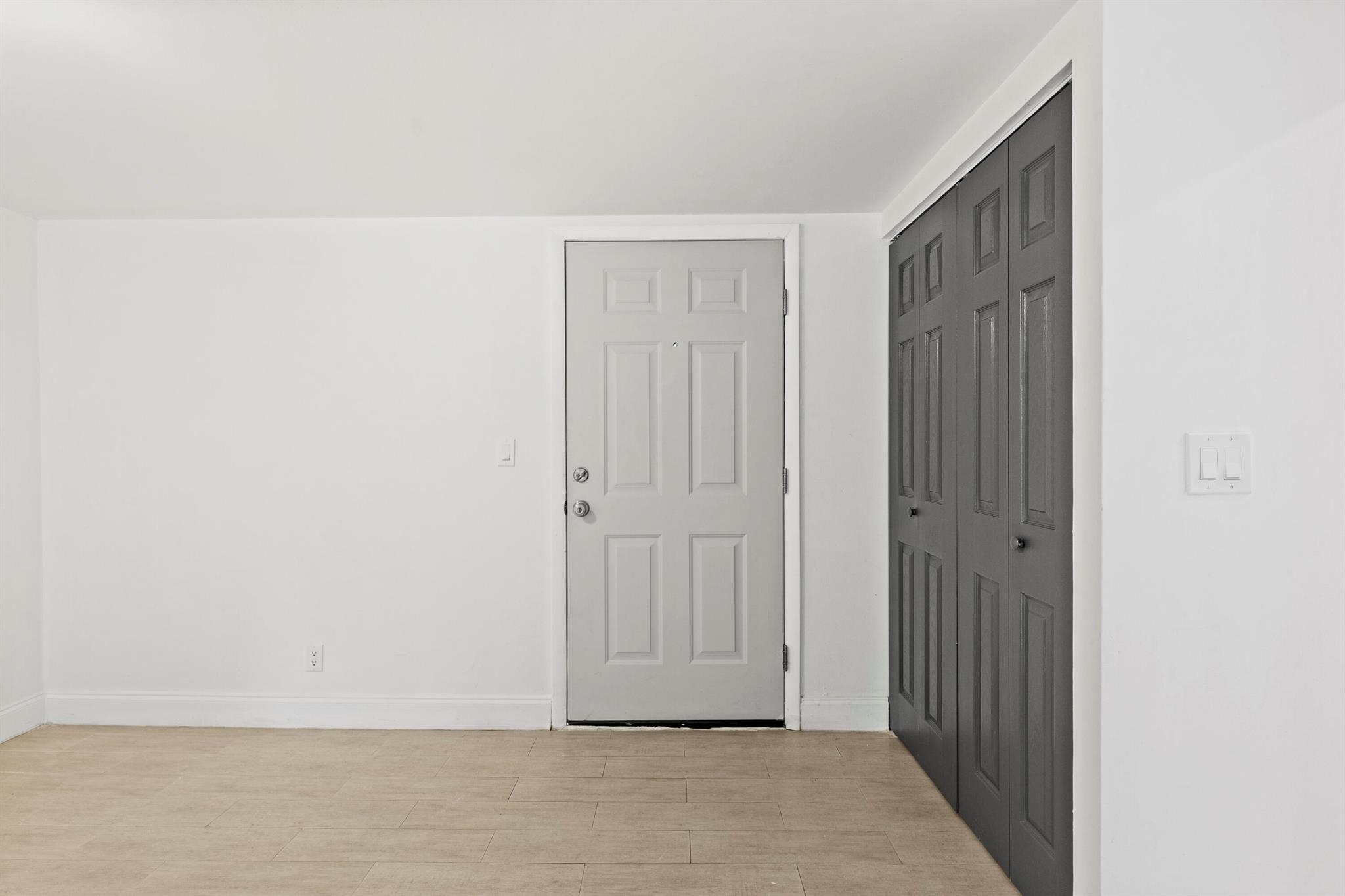 GOLDEN LAKES VILLAGE COND - Residential Lease