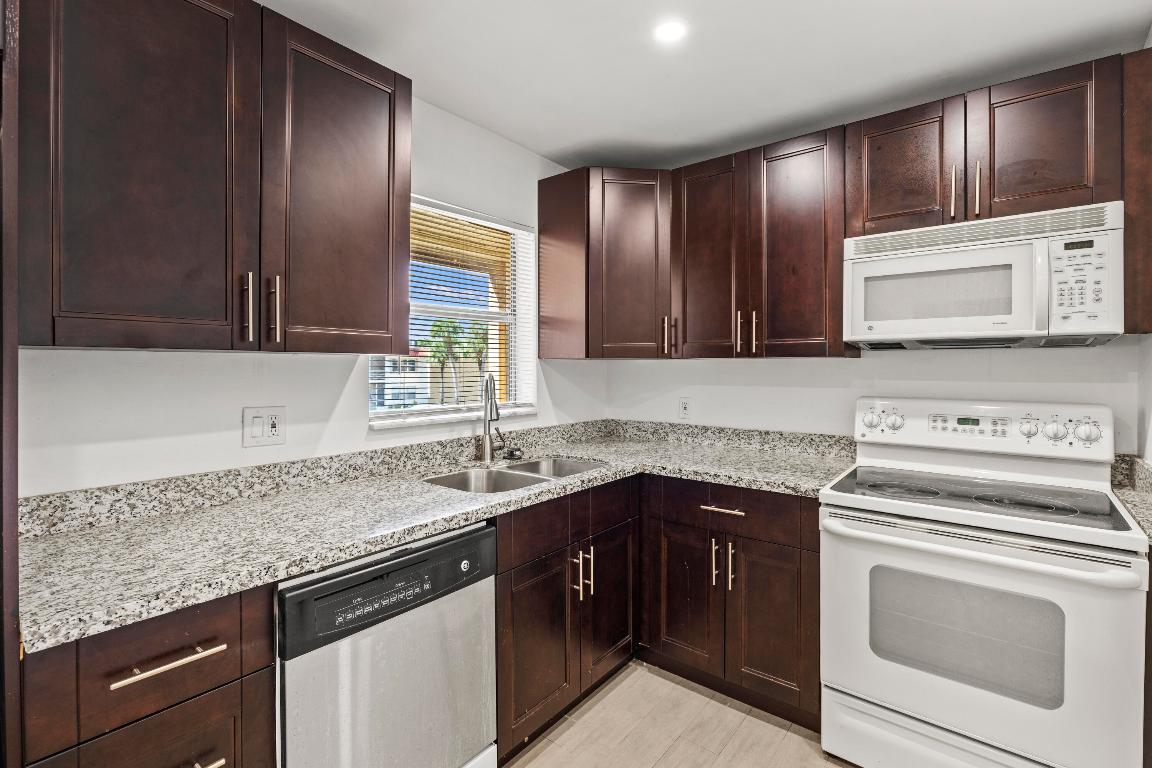 GOLDEN LAKES VILLAGE COND 1 THRU 13-A - Residential Lease