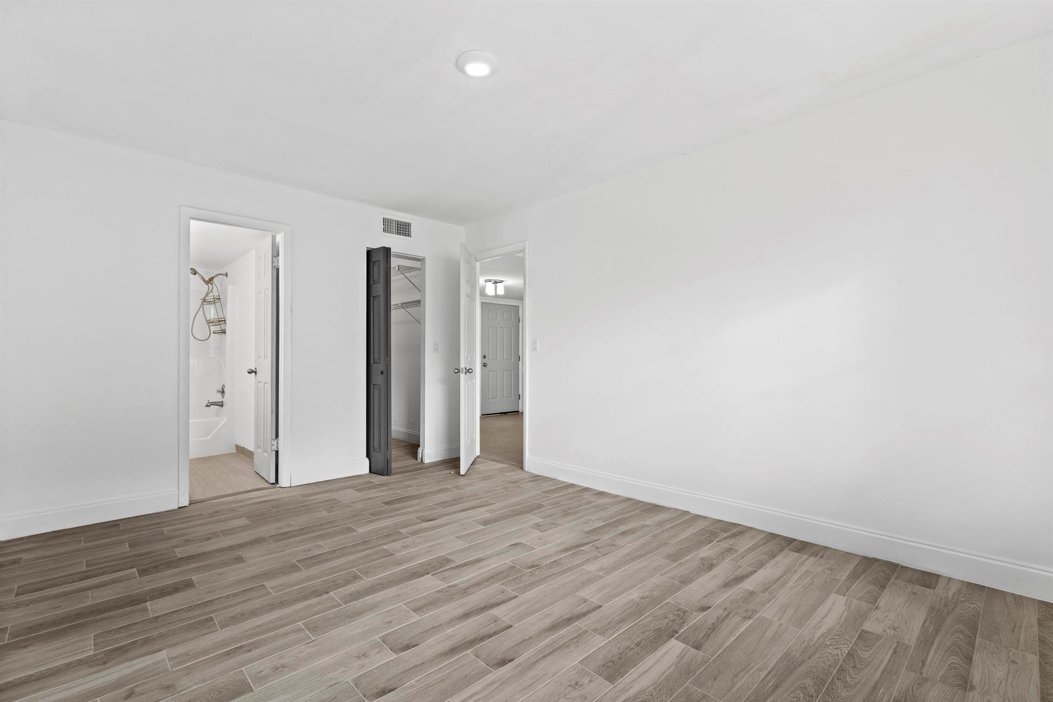 GOLDEN LAKES VILLAGE COND - Residential Lease